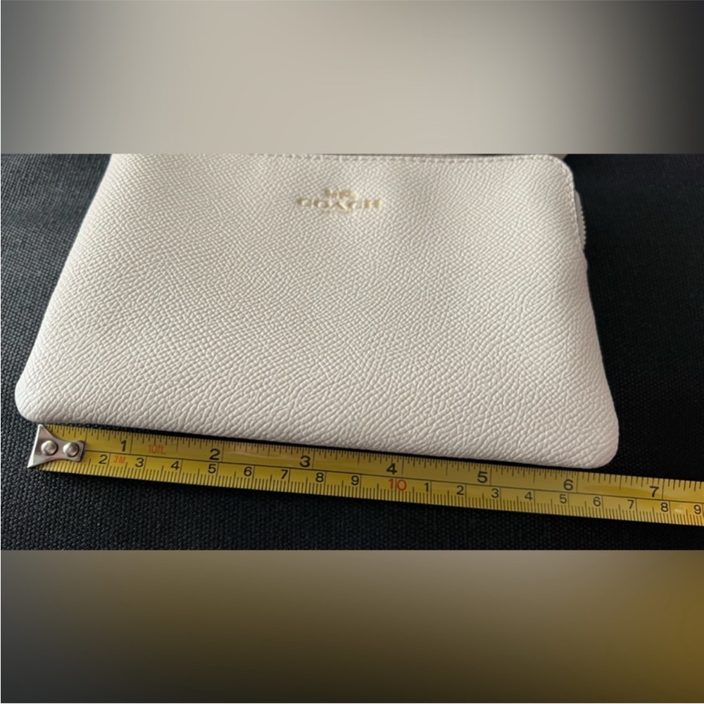 Coach Wristlet in Cream 6.1/2”x 4” Pre-loved - Picture 8 of 14